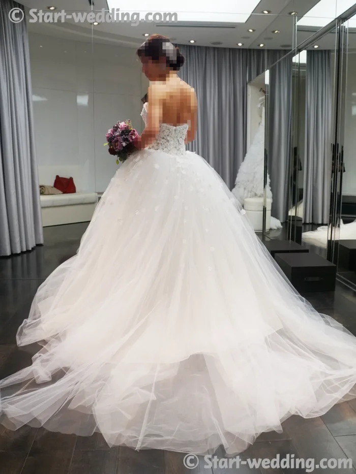 Carolina Herrera　Ava　￥518,400