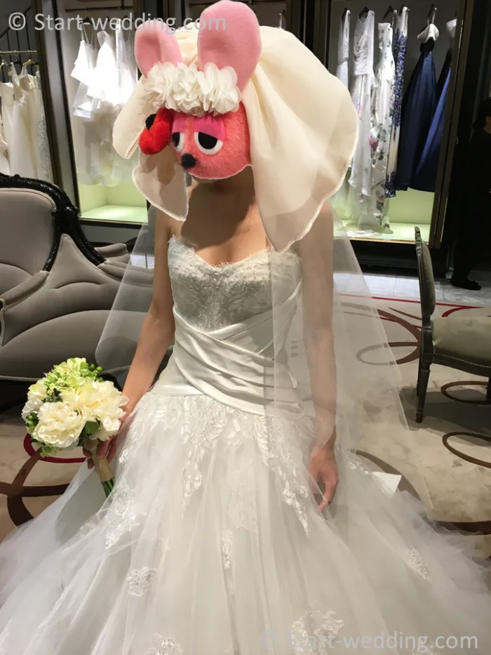 モニークルイリエのドレス