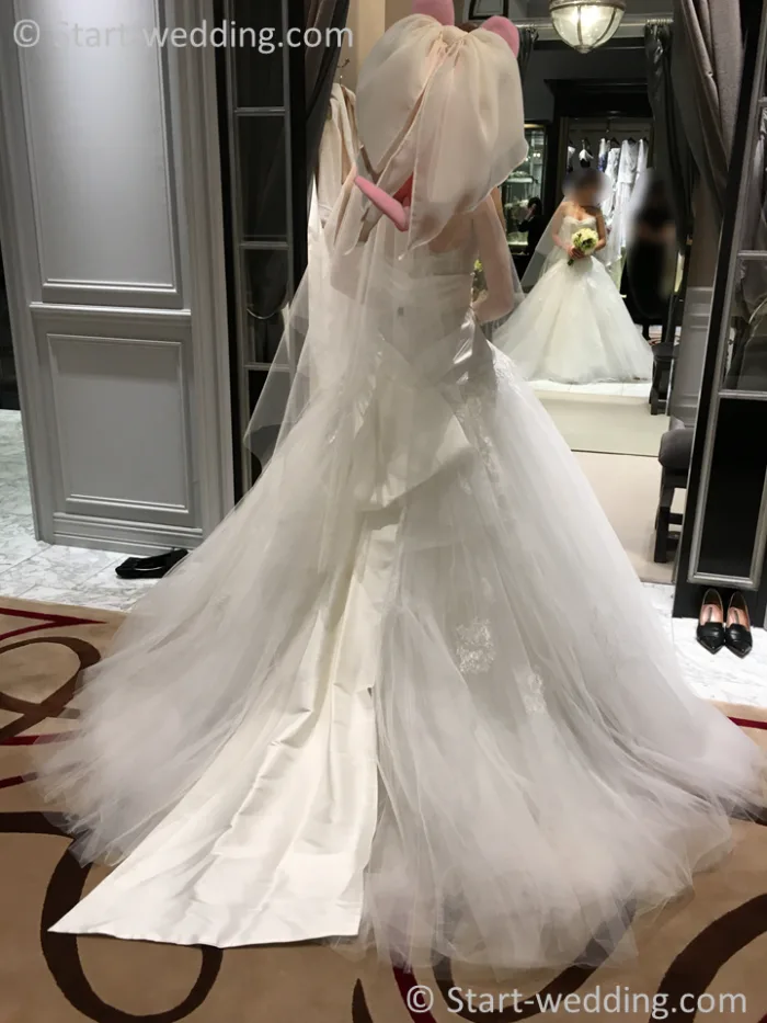モニークルイリエのドレス