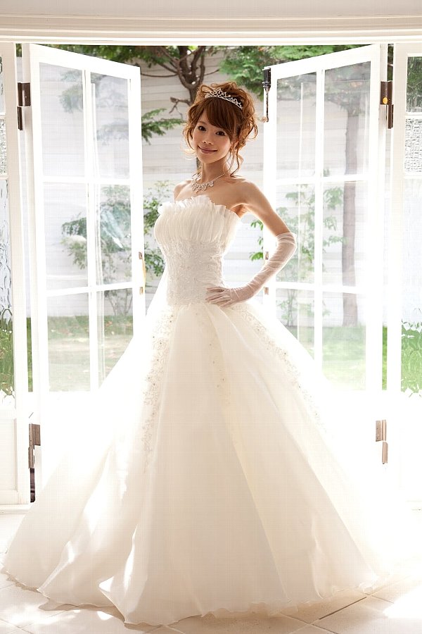 Annie Bridal（エニーブライダル）なら10万円でレンタル料30万円クラスのドレスが買えます｜憧れ結婚式で