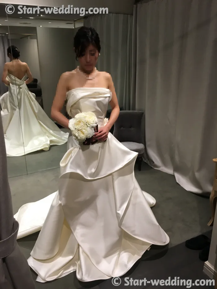 アントニオリーヴァのドレス　SUSINA