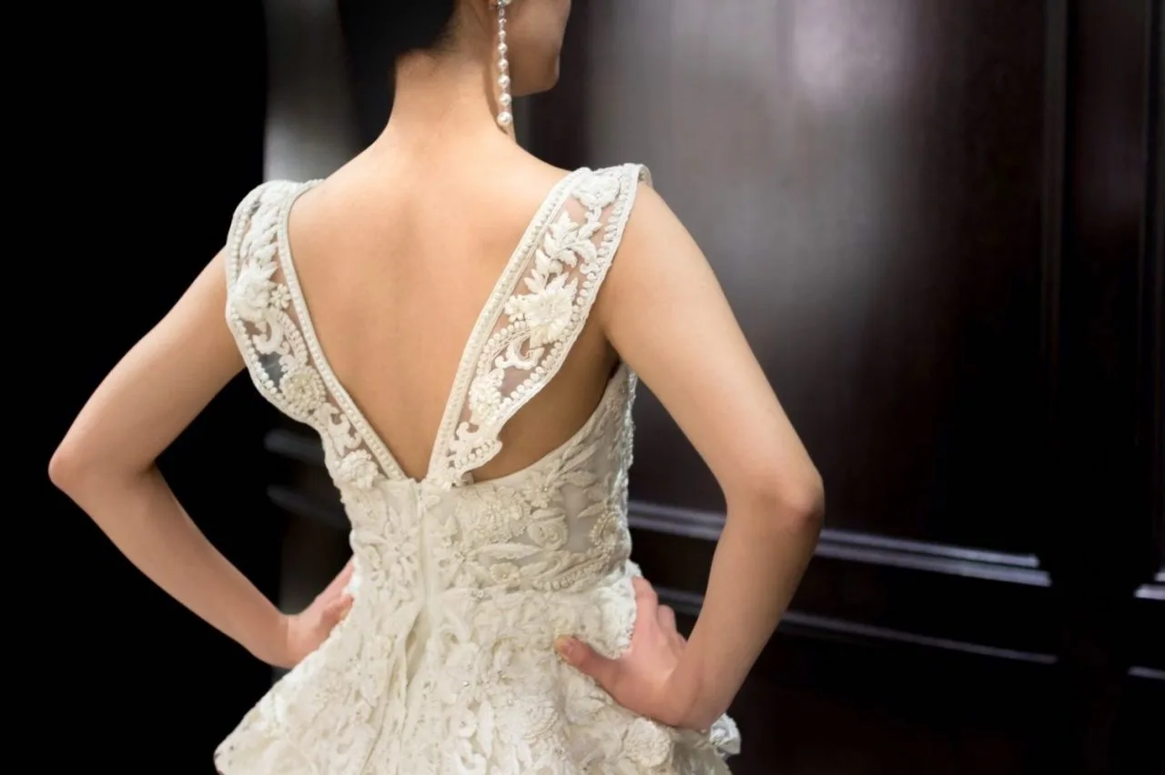 NAEEM KHAN（ナイームカーン）のウェディングドレス紹介