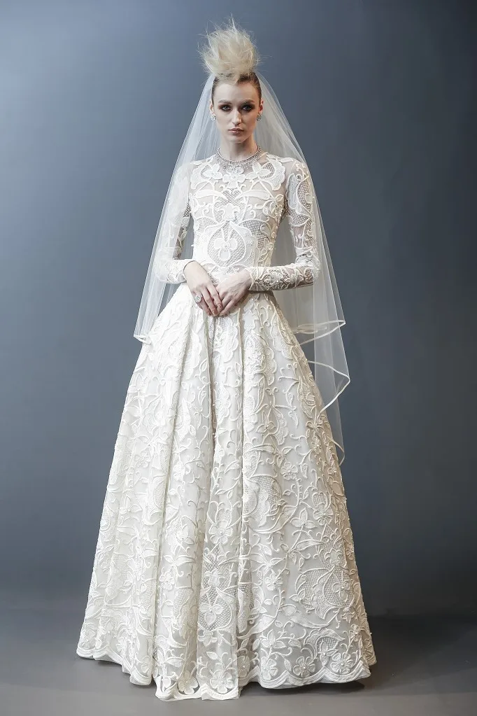 NAEEM KHAN（ナイームカーン）のウェディングドレス紹介