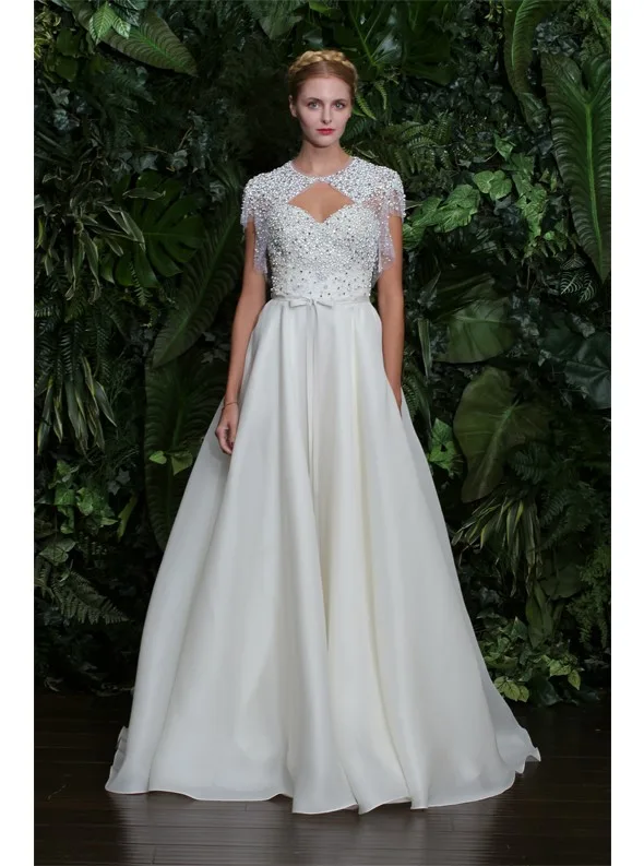 NAEEM KHAN（ナイームカーン）のウェディングドレス紹介