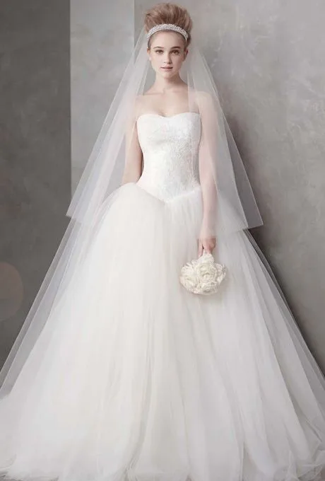 VERA WANG（ヴェラ・ウォン）のウェディングドレス紹介