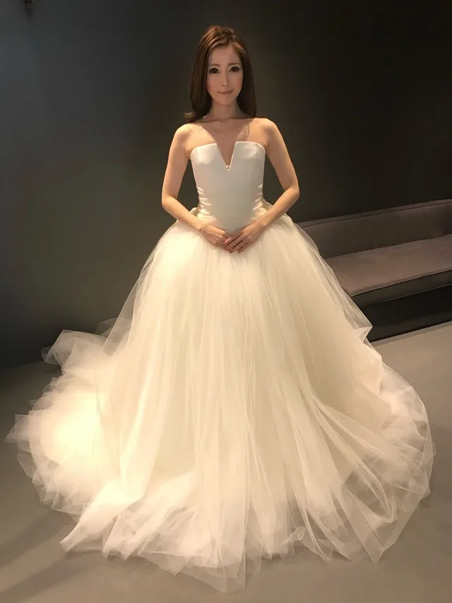 VERA WANG（ヴェラ・ウォン）のウェディングドレス紹介
