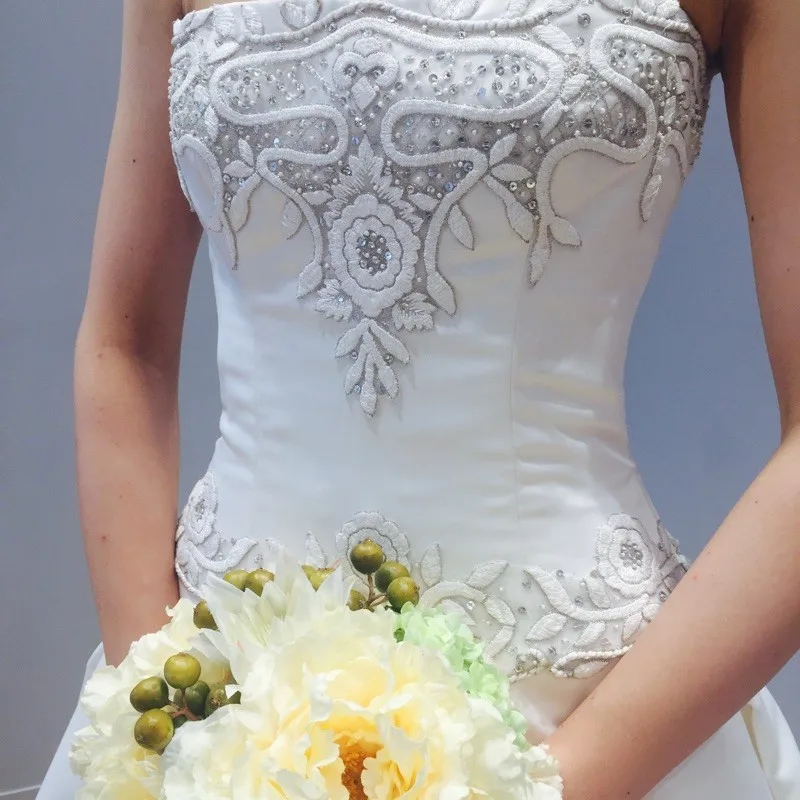 REEM　ACRA（リーム・アクラ）のウェディングドレス紹介