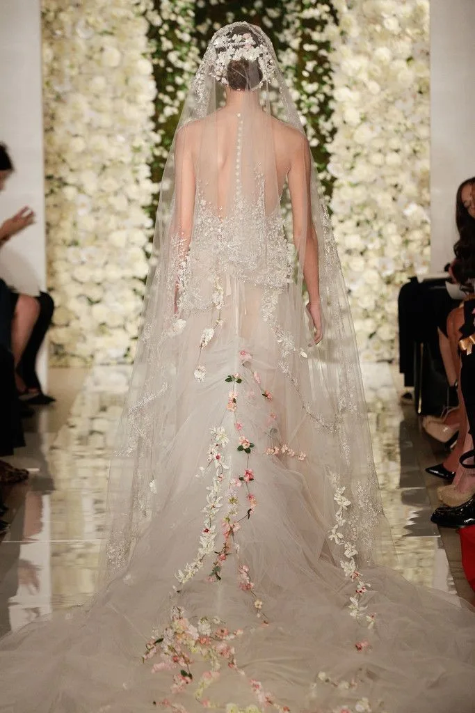 REEM　ACRA（リーム・アクラ）のウェディングドレス紹介