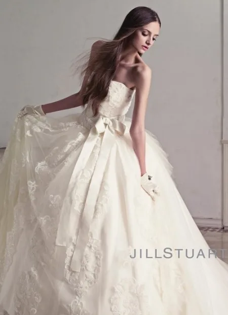 JILL STUART　WEDDING（ジルスチュアート　ウェディング）のウェディングドレス紹介