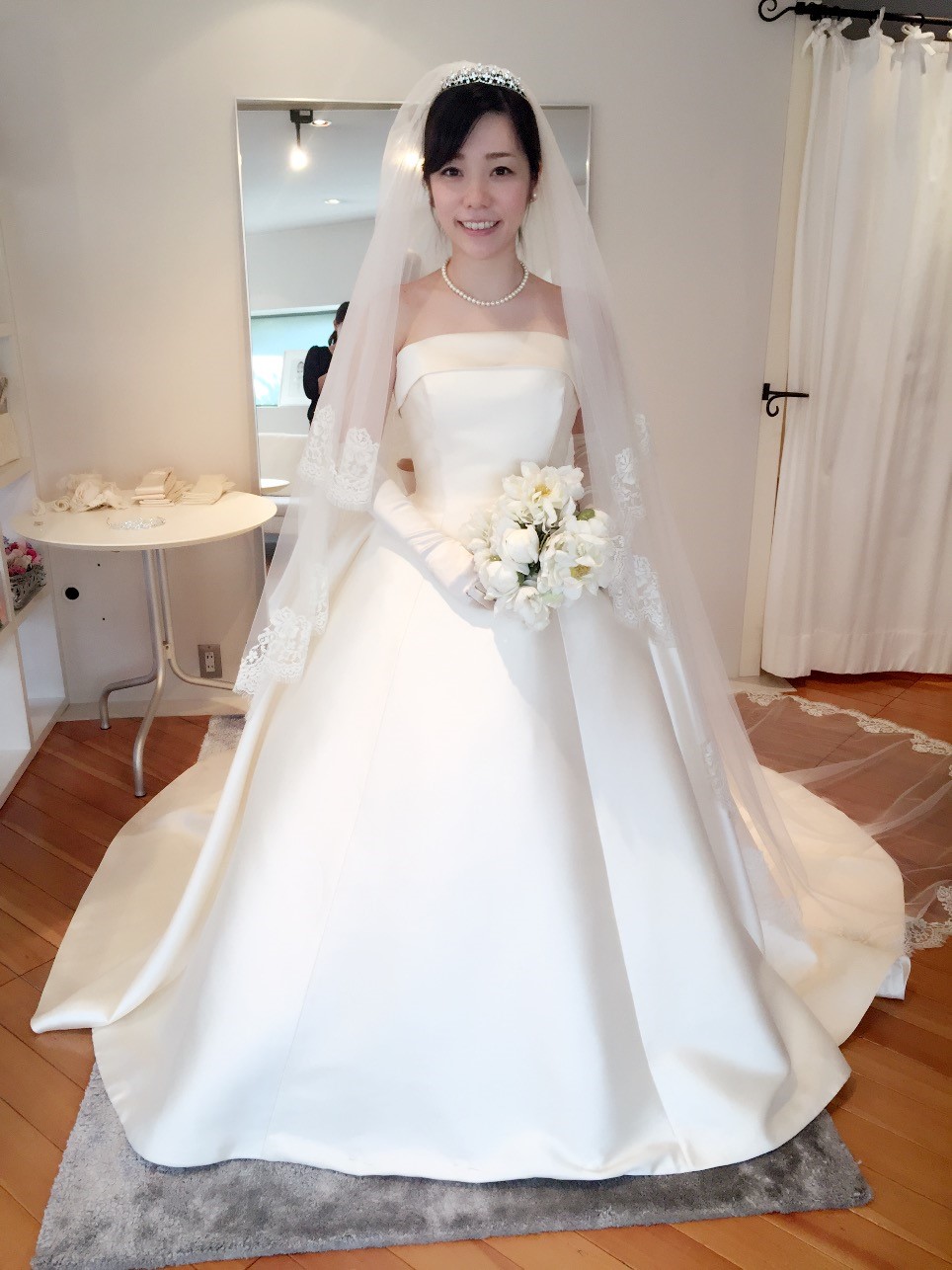 試着前に要チェック 失敗しないドレス選びのポイント 憧れ結婚式で最高のドレス姿に Start Wedding