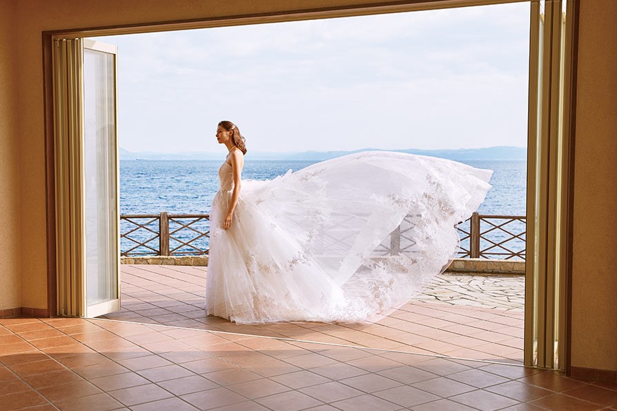 Takami Bridal タカミブライダル のウェディングドレス紹介 理想のドレスを着こなそう Start Wedding